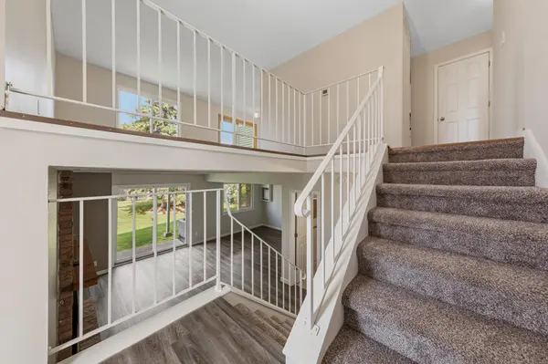 5226 Beachside DR, Hopkins, MN 55343