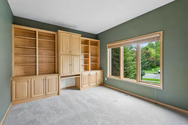 9257 Shetland RD, Eden Prairie, MN 55347