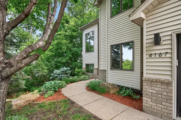 4167 Eau Claire TRL NE, Prior Lake, MN 55372