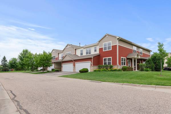 1646 White Pine WAY #B, Carver, MN 55315