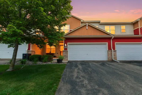1646 White Pine WAY #B, Carver, MN 55315