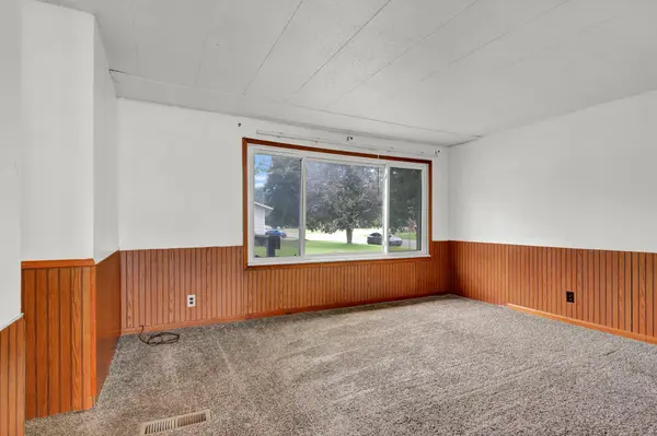 900 Louise LN, Lake City, MN 55041