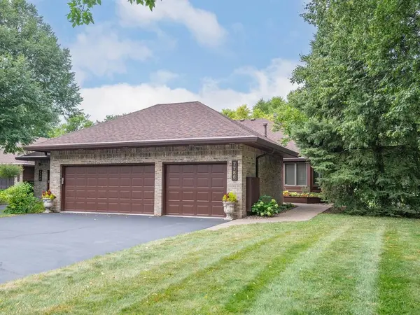 7786 Lochmere TER, Edina, MN 55439