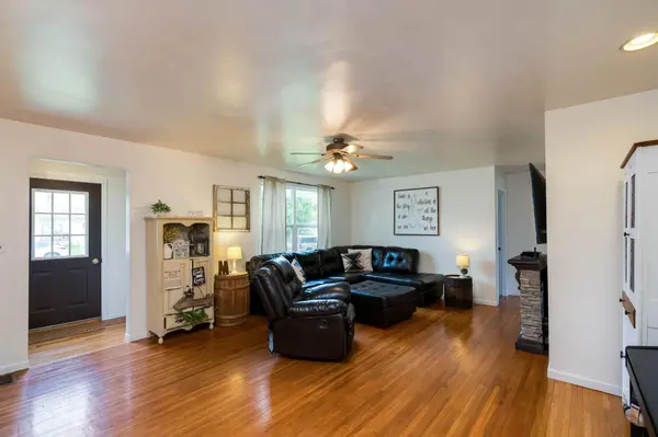 404 Paquin ST E, Waterville, MN 56096