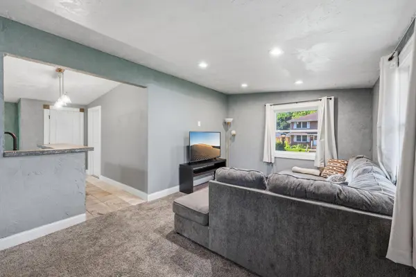 1231 Hewitt AVE, Saint Paul, MN 55104