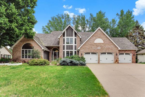 5968 Scenic PL, Shoreview, MN 55126