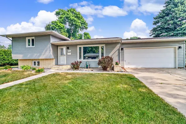 201 29th AVE N, Fargo, ND 58102