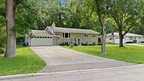 250 Glenbrook RD N, Wayzata, MN 55391