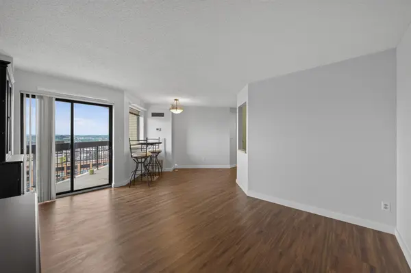 78 10th ST E #1909, Saint Paul, MN 55101