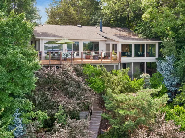 3890 Lone Cedar LN, Chaska, MN 55318