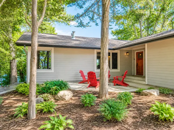 3890 Lone Cedar LN, Chaska, MN 55318