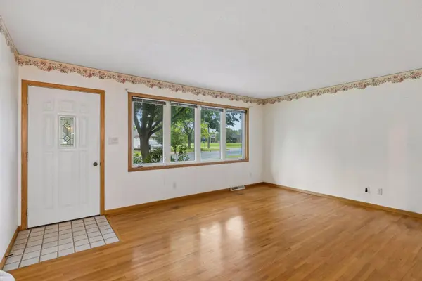 3609 Rolling View DR, White Bear Lake, MN 55110