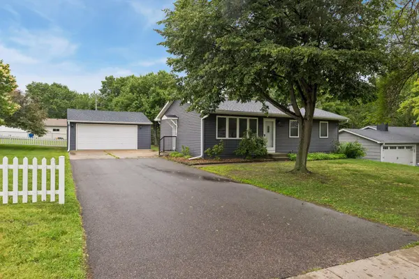 3609 Rolling View DR, White Bear Lake, MN 55110
