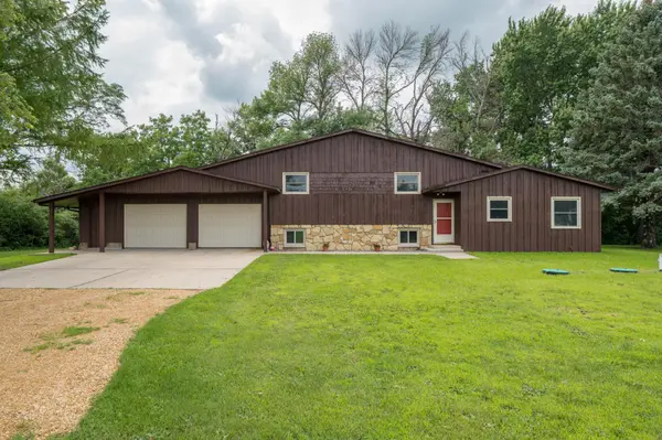 56977 142nd ST, Mapleton, MN 56065