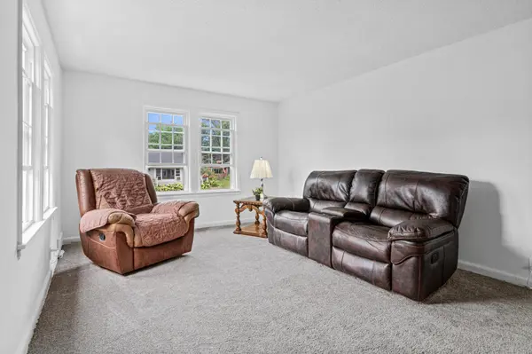 60 Grove ST, Mahtomedi, MN 55115