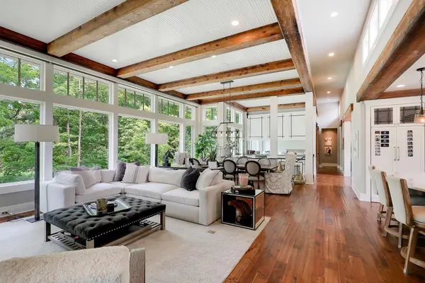 415 Carpenters Pt, Wayzata, MN 55391