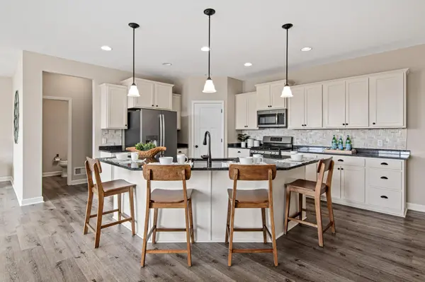 9189 Plymouth RD, Woodbury, MN 55129