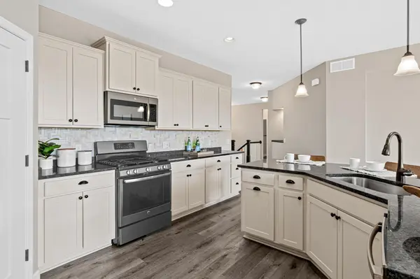 9189 Plymouth RD, Woodbury, MN 55129