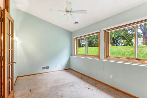 7050 Robinwood TRL, Woodbury, MN 55125