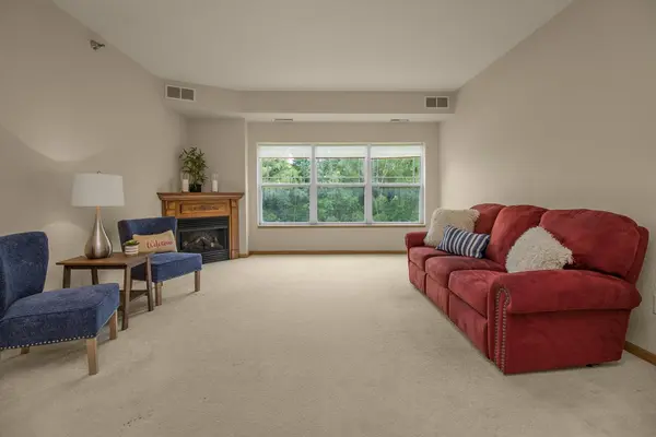 1341 Lake DR W #B113, Chanhassen, MN 55317
