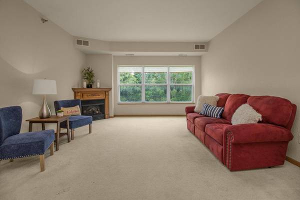 1341 Lake DR W #B113, Chanhassen, MN 55317