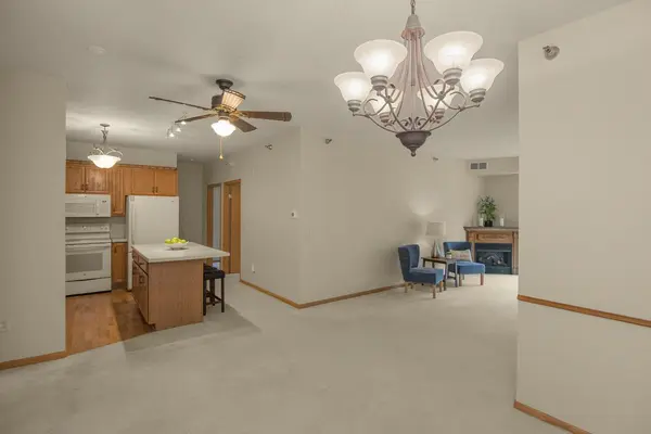 1341 Lake DR W #B113, Chanhassen, MN 55317