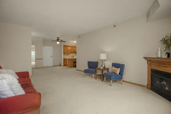 1341 Lake DR W #B113, Chanhassen, MN 55317