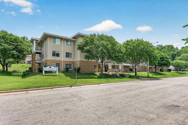 1600 Arundel ST #304, Saint Paul, MN 55117