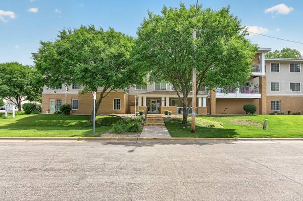 1600 Arundel ST #304, Saint Paul, MN 55117