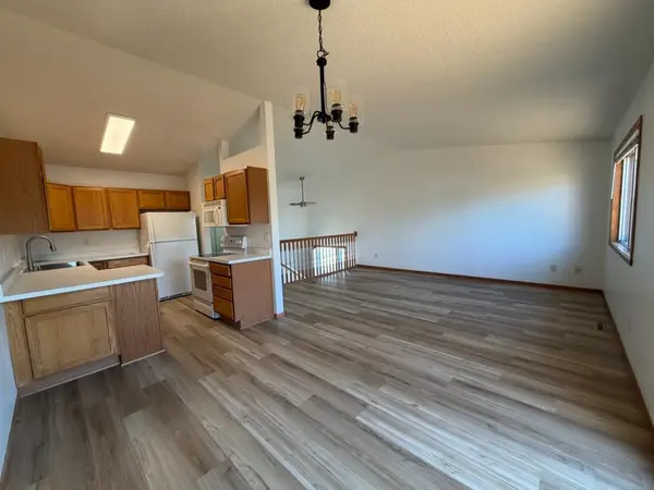 1010 Oak PL, West Fargo, ND 58078