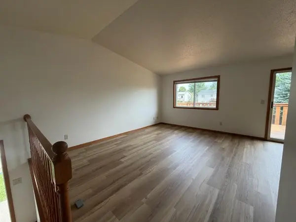 1010 Oak PL, West Fargo, ND 58078