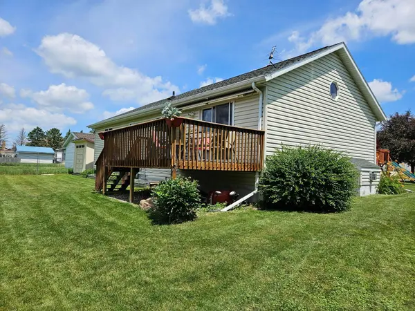 712 Mlinar AVE, Spring Valley, MN 55975