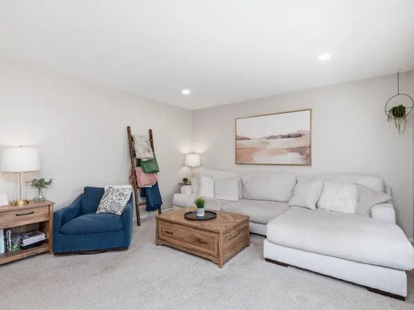 1036 Sunny Ridge DR, Carver, MN 55315