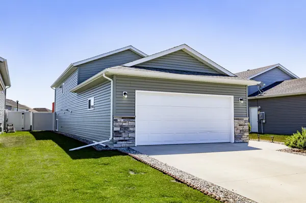 2121 10th ST W, West Fargo, ND 58078