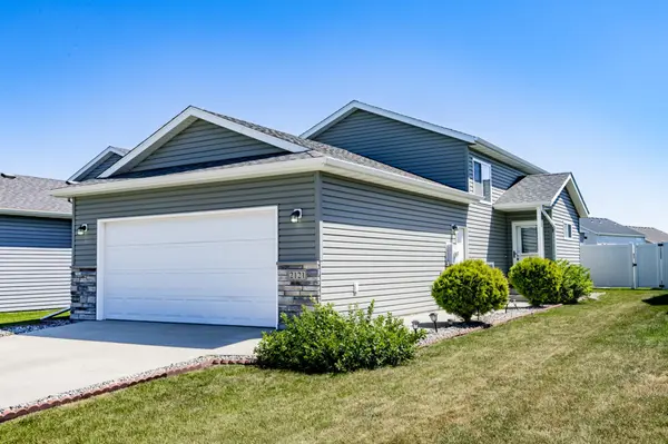 2121 10th ST W, West Fargo, ND 58078