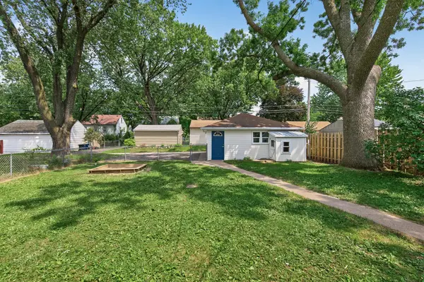 45 21st AVE N, Hopkins, MN 55343