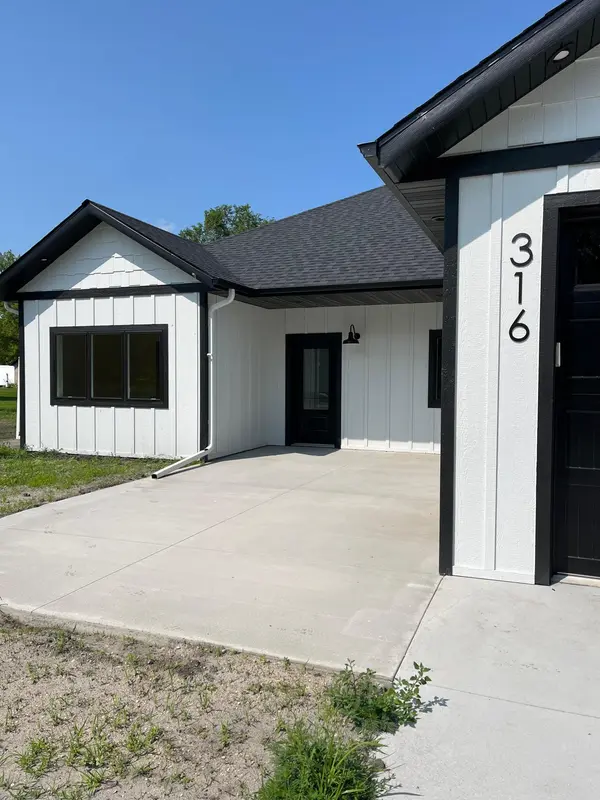316 SW 4th AVE SW, Hankinson, ND 58041