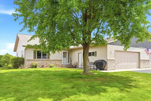 1022 W Ridge CT #38, New Richmond, WI 54017