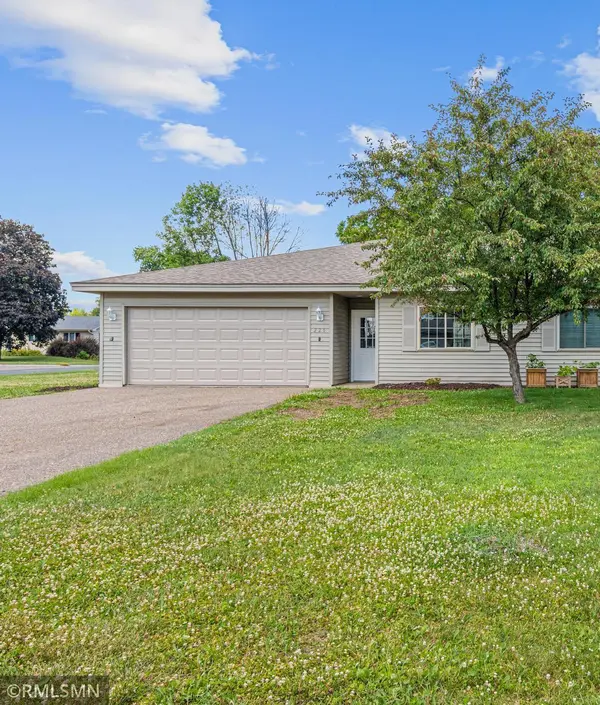 225 Helen ST, Roberts, WI 54023
