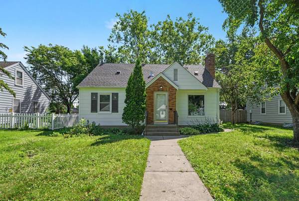3830 Zenith AVE N, Robbinsdale, MN 55422