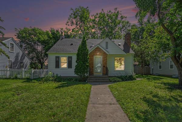 3830 Zenith AVE N, Robbinsdale, MN 55422