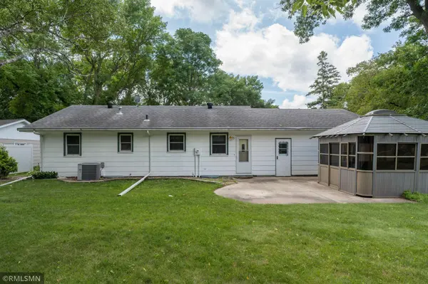 1506 James DR, North Mankato, MN 56003