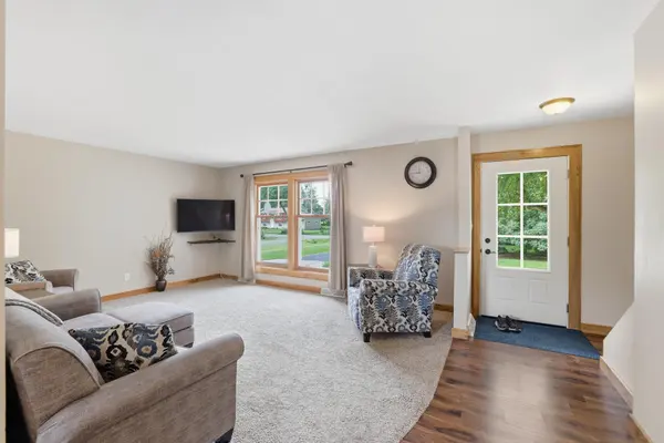 67 W Wood Ridge DR, River Falls, WI 54022