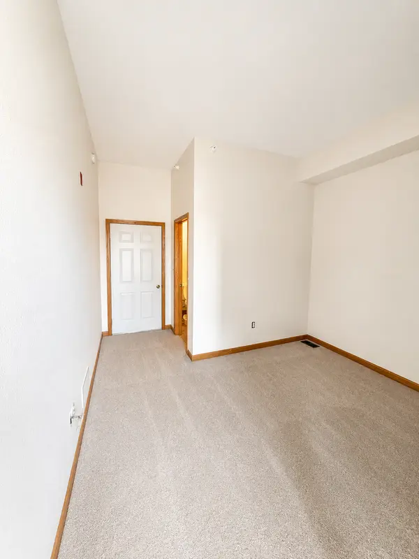 539 Pacific AVE SW #student, Willmar, MN 56201