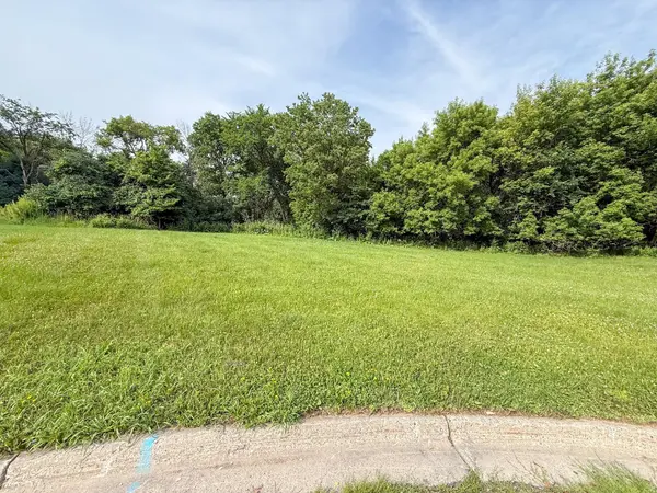 1218L Southview DR, Faribault, MN 55021