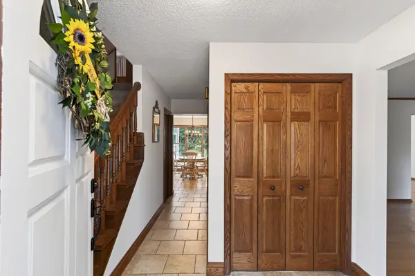 8906 138th Street CT, Apple Valley, MN 55124