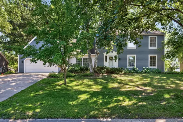 8906 138th Street CT, Apple Valley, MN 55124
