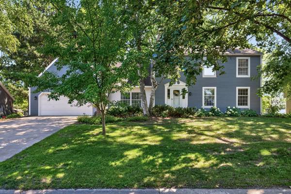 8906 138th Street CT, Apple Valley, MN 55124