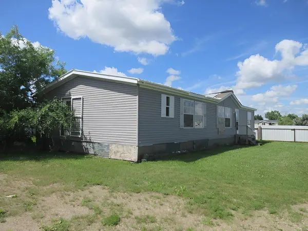 106 Brisbane LN, Emerado, ND 58228