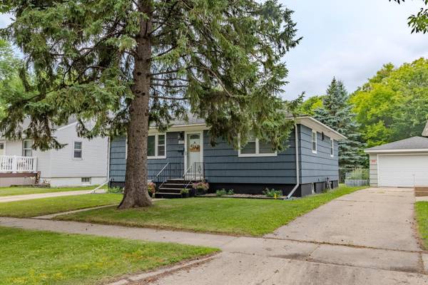 421 S 18th ST S, Moorhead, MN 56560